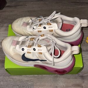 Nike women’s size 8.5 air max zoom